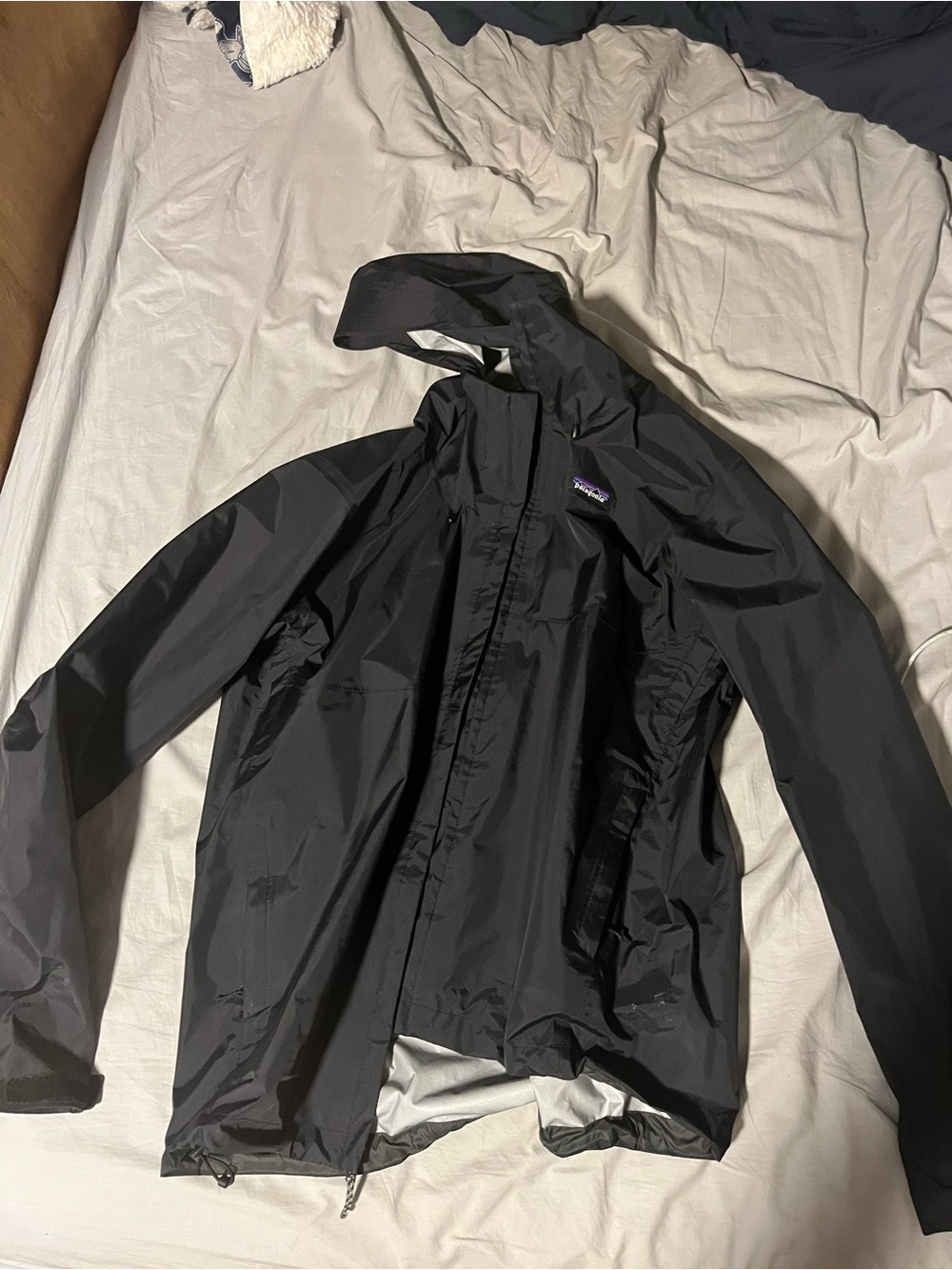 Patagonia Men's Torrentshell 3L Black Hooded Jacket - Picture 2 of 3